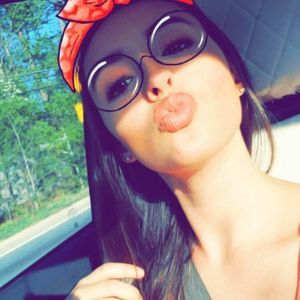 Meet your Posher, Dee